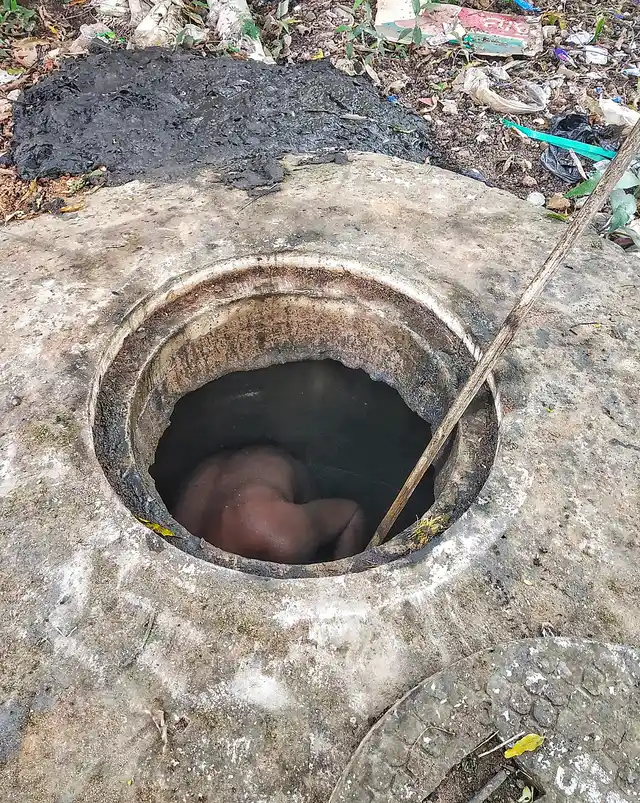 There are many toxic gases inside the manhole and no technology is used to test their concentration.