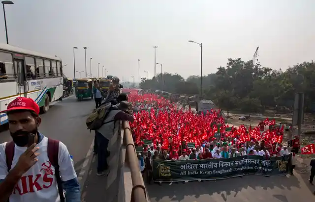 Frustrated farmers have taken to the streets of Delhi in hopes of a better livelihood.