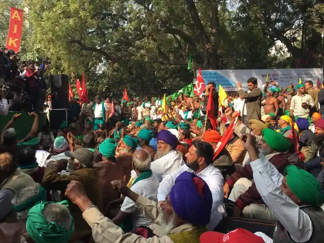 Farmers reach Jantar Mantar to carry forward the second day of protests.