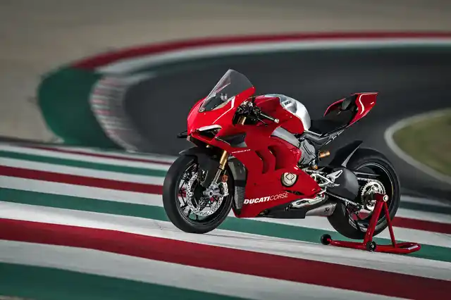 The updated Panigale comes with a Testastretta DVT 1262 engine.