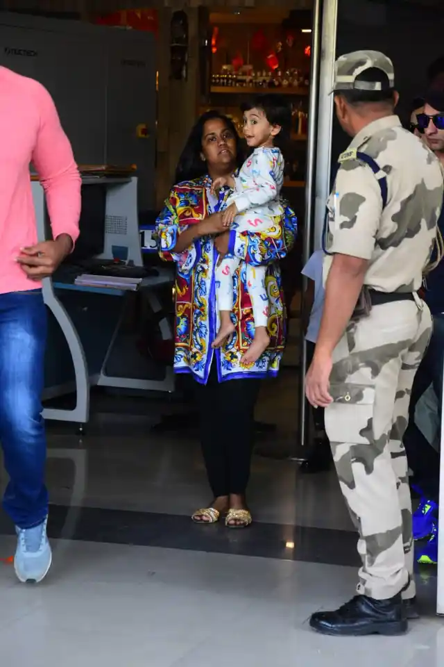 Arpita Khan and son, Ahil at the airport. 