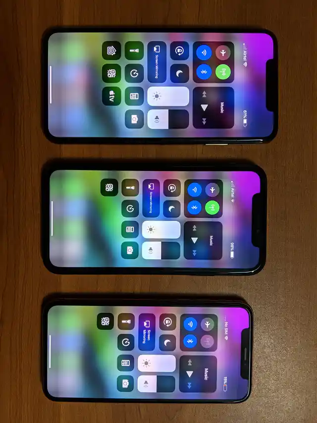 iPhone XS Max (left), iPhone XS (middle) and iPhone XR (right)