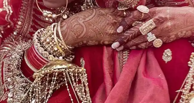 A glimpse of Deepika Padukone’s engagement ring. 