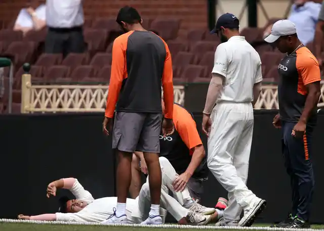 Play was halted when Shaw injured himself in the 15th over, attempting a catch at deep mid-wicket.