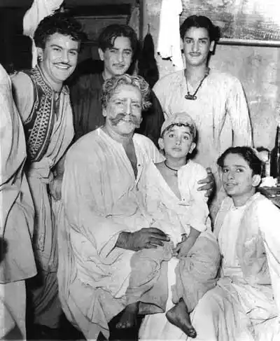 Prithviraj with Raj, Shammi, Shashi and Randhir Kapoor (on his lap). 