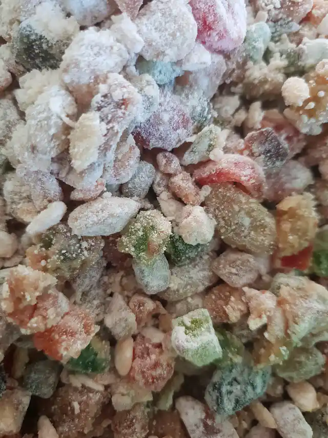 I chose a mix of orange peels, walnuts, cashewnuts, tutti-frutti, raisins, melon seeds (crushed coarsely), cherries, figs and some fresh dates.