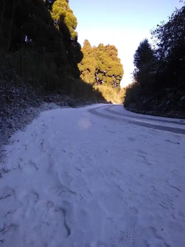 Darjeeling roads looked like they were covered with cake icing. 