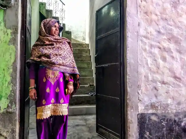 Ruksana is one of them, she is clear to say she doesn’t like it in Nayabans but lives her as she has no alternative.