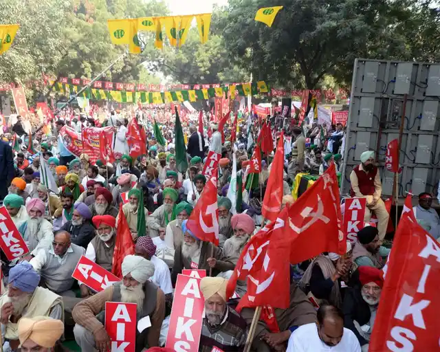 Agrarian crises across india led farmers from all over the country to march to Parliament Street in New DelhI