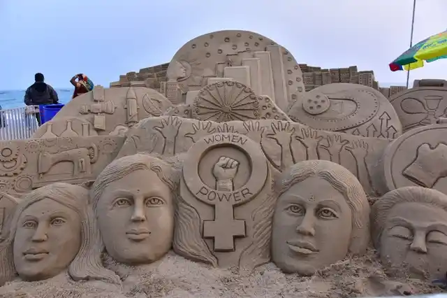 Women’s empowerment designs saw some detailed artworks by artists.