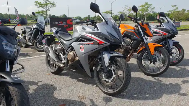 Honda CBR 500R (grey)