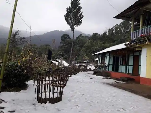 The people of Darjeeling witnessed snow after 10 long years. 