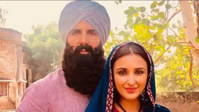 Akshay Kumar and Parineeti Chopra in <i>Kesari</i>. 
