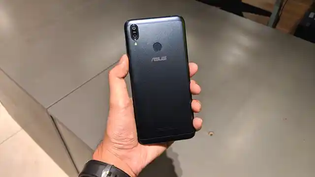 The Zenfone Max M2 comes with a dual camera setup on the rear.