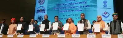 New Delhi: Union Water Resources, River Development and Ganga Rejuvenation Minister Nitin Gadkari and Union Ministers of State for Water Resources, River Development and Ganga Rejuvenation Satya Pal Singh and Arjun Ram Meghwal with the Chief Ministers of six states including Himachal Pradesh, Delhi, Rajasthan, Uttar Pradesh, Uttarakhand and Haryana - Jai Ram Thakur, Arvind Kejriwal, Ashok Gehlot, Yogi Adityanath, Trivendra Singh Rawat and Manohar Lal Khattar respectively at signing of an agree