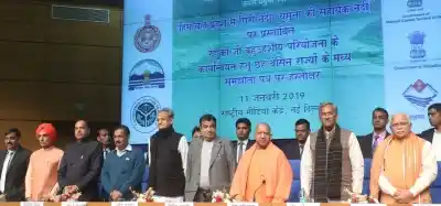 New Delhi: Union Water Resources, River Development and Ganga Rejuvenation Minister Nitin Gadkari and Union MoS Water Resources, River Development and Ganga Rejuvenation Satya Pal Singh with the Chief Ministers of Himachal Pradesh, Delhi, Rajasthan, Uttar Pradesh, Uttarakhand and Haryana - Jai Ram Thakur, Arvind Kejriwal, Ashok Gehlot, Yogi Adityanath, Trivendra Singh Rawat and Manohar Lal Khattar respectively at the signing of an agreement for Renukaji Dam Multipurpose Project among the state