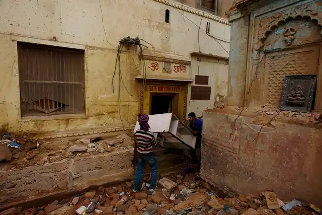 People are busy carrying away their belongings before vacating their homes.