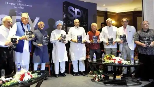 The image shows Manmohan Singh and Hamid Ansari at the book launch.
