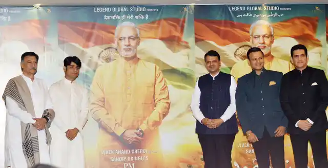 Suresh Oberoi (left), Devendra Fadnavis, Vivek Oberoi and Omung Kumar at the first look launch of the film. 