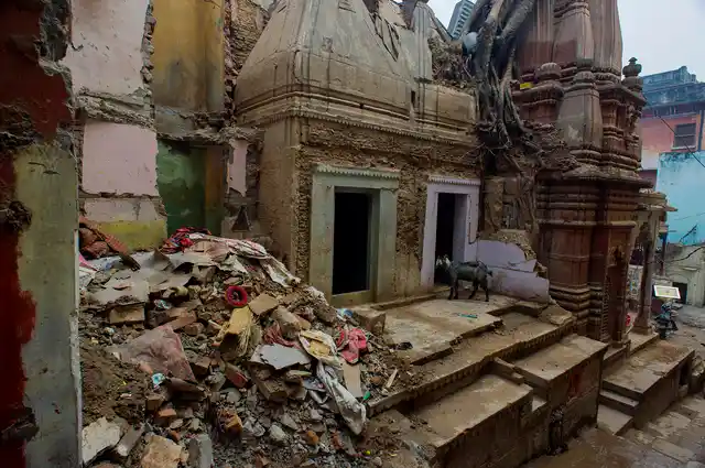 A damaged temple near Lalita Ghat.