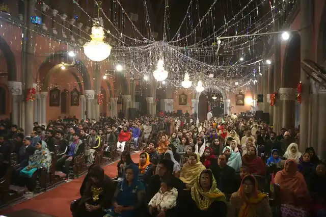 Pakistani Christians attend a midnight service at Sacred Heart Cathedral, ending of the year 2018 in Lahore, Pakistan, on Monday, 31 December 2018. 