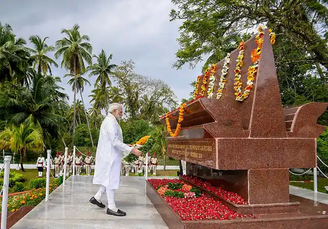 Prime Minister Narendra Modi pays homage to those who lost their lives in the 2004 tsunami, at a memorial in Car Nicobar on Sunday, 30 December 2018. 
