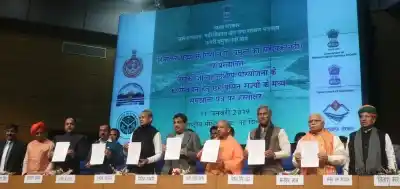 New Delhi: Union Water Resources, River Development and Ganga Rejuvenation Minister Nitin Gadkari and Union Ministers of State for Water Resources, River Development and Ganga Rejuvenation Satya Pal Singh and Arjun Ram Meghwal with the Chief Ministers of Himachal Pradesh, Delhi, Rajasthan, Uttar Pradesh, Uttarakhand and Haryana - Jai Ram Thakur, Arvind Kejriwal, Ashok Gehlot, Yogi Adityanath, Trivendra Singh Rawat and Manohar Lal Khattar respectively at the signing of an agreement for Renukaji
