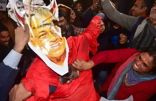 Members of Ayyappa Dharma Samrakshana Samithi attack an effigy of Kerala CM Pinarayi Vijayan with slippers during a protest over Sabarimala issue on Thursday, 3 January. The protests erupted after two women of the menstrual age entered the temple on 1 January.
