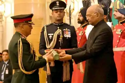 New Delhi: President Ram Nath Kovind confers the Honorary Rank of ‘General of Indian Army’ on Nepal Army Chief General Purna Chandra Thapa at Rashtrapati Bhawan in New Delhi, on Jan 12, 2019. (Photo: IANS/RB)