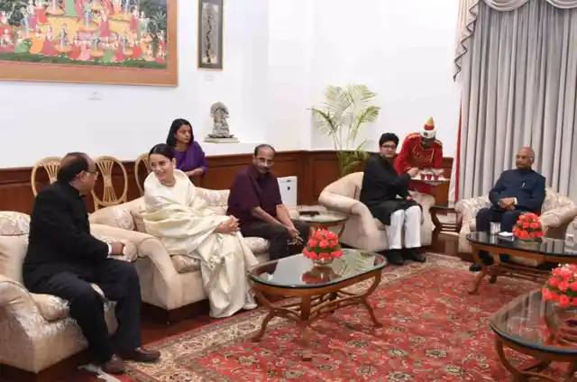 The team of <i>Manikarnika: The Queen of Jhansi </i>with President Ram Nath Kovind.