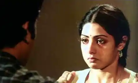 Sridevi played the role of Reshmi in the film.