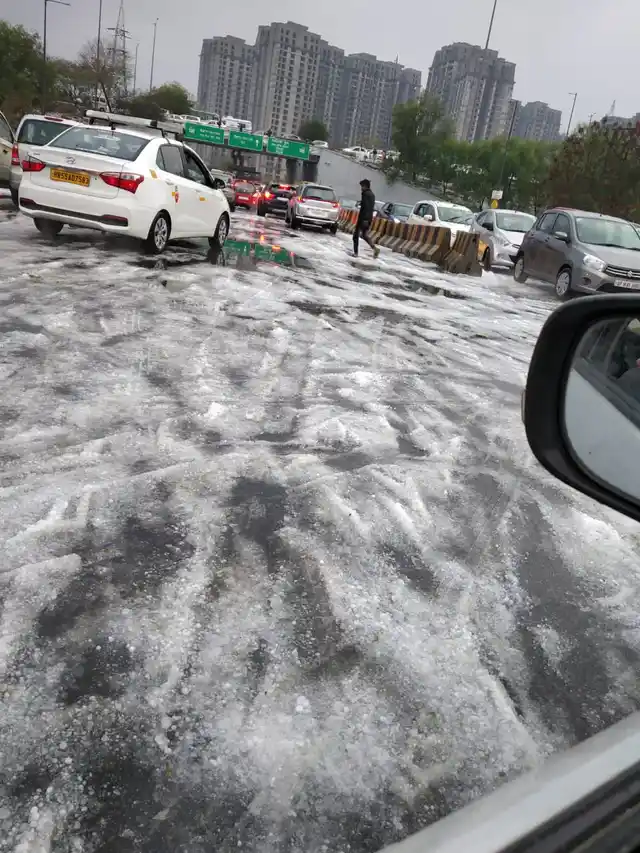 It’s all pretty and white in Noida Sector 142.