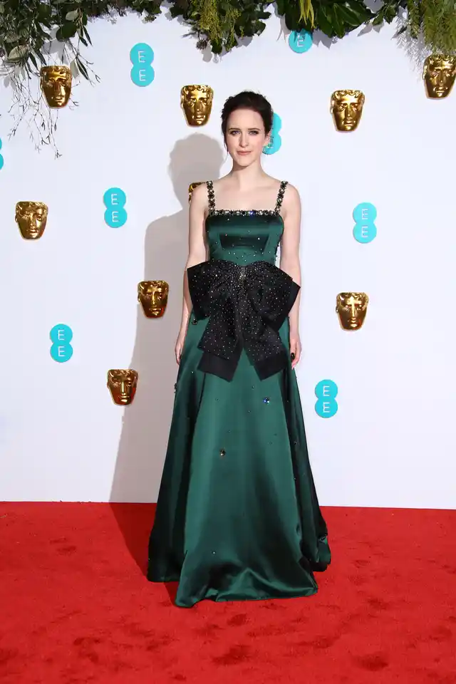 It’s Rachel Brosnahan AKA Marvelous Mrs Maisel! 