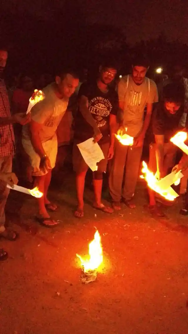 Scholars burn copies of the memo as a mark of protest. 