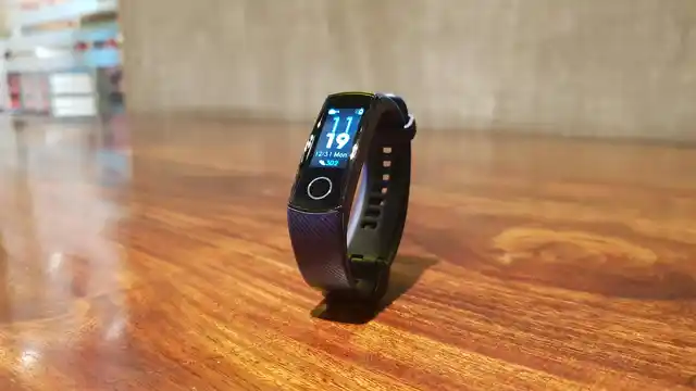 The Honor Band 4 comes with an OLED display.