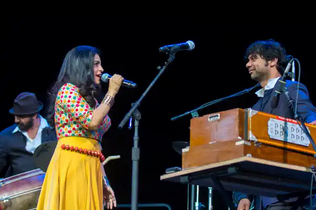 Falu at a live performance.