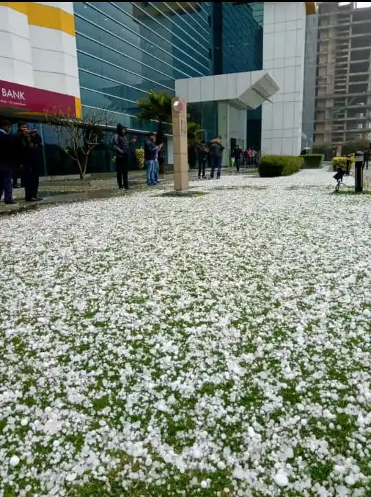 Office goers were welcomed by the sudden hailstorm. 