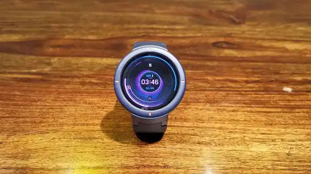The Amazfit Verge comes with a 1.3-inch AMOLED display.