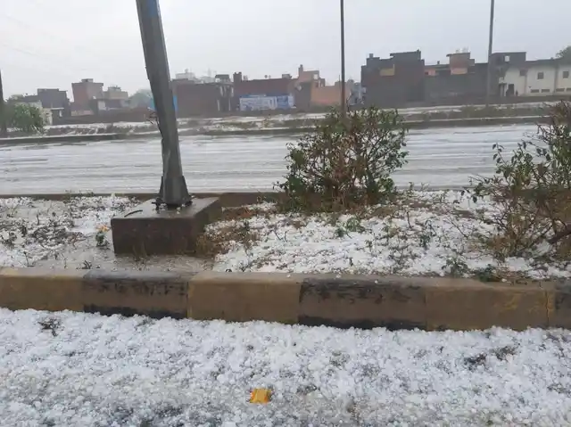 Sumit Sinsinwar sent photos from Faridabad Bypass road.