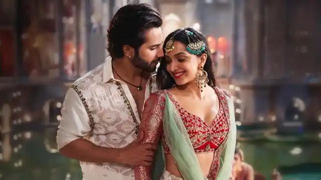 Varun Dhawan with Kiara Advani in <i>Kalank</i>.