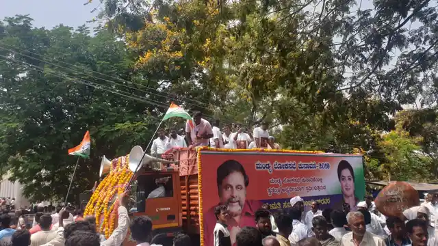 Visuals from the procession followers and supporters of Sumalatha.