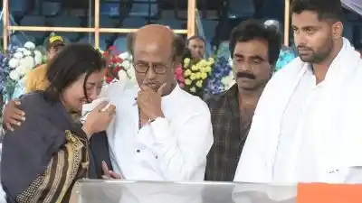 Actor-turned-politician Rajinikanth consoles Sumalatha, widow of veteran Kannada actor MH Ambareesh, who died at a private hospital in Bengaluru on 25 November 2018. 