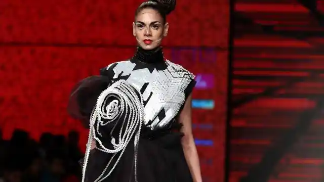 Chauhan’s signature 3D hand designs 
