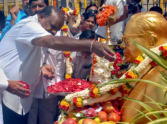 Karnataka Chief Minister H D Kumaraswamy pays floral tributes to a statue of B R Ambedkar.