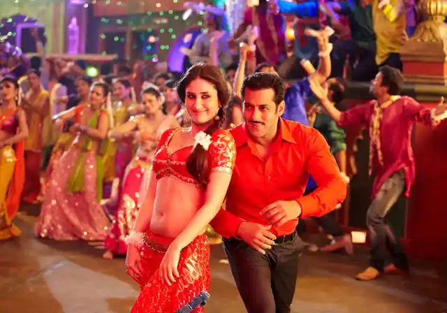 Salman with Kareena Kapoor in the song ‘Fevicol Se’ from <i>Dabangg 2</i>. 