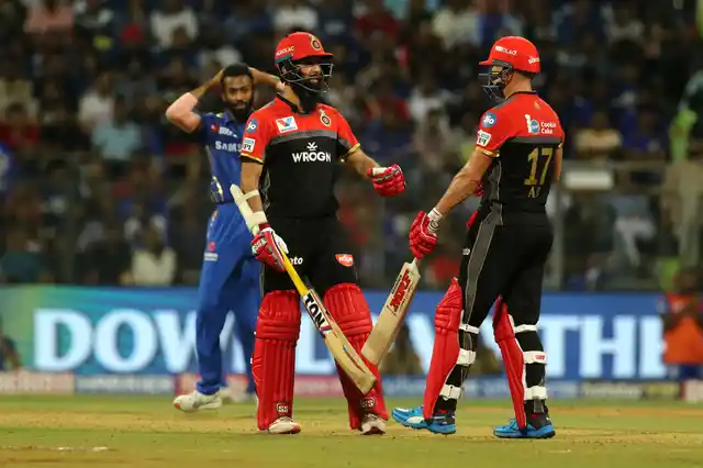 AB de Villiers and Moeen Ali hit impressive half centuries to guide Royal Challengers Bangalore to a respectable 171 for 7.