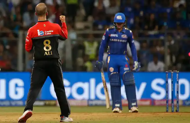 Off-spinner Moeen Ali (2/28) brought RCB back into the match with a two-wicket burst in a single over.