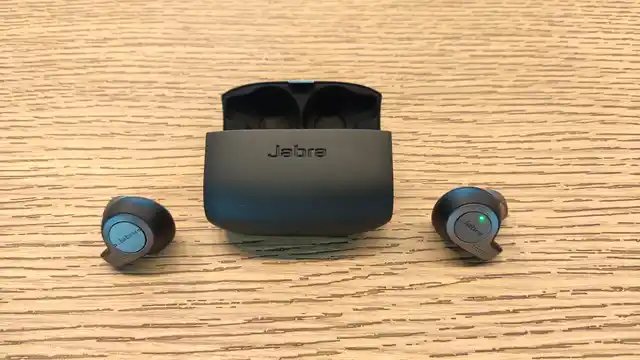 The Jabra Evolve 65t comes with 15 hours of total playtime. 