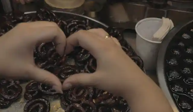 Crispy and syrupy Black Jalebi.