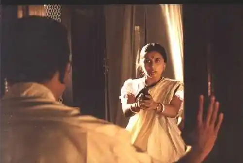 Rani Mukerji jokingly threatens to shoot Kamal Haasan.